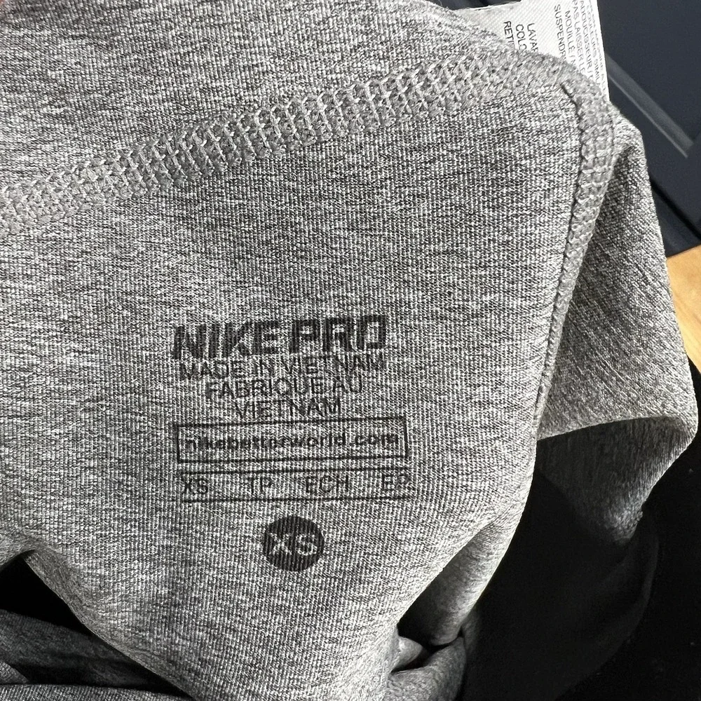 Nike‎ Pro Capri Leggings Dri-FIT Athletic Gym Training Pants Gray Sz XS